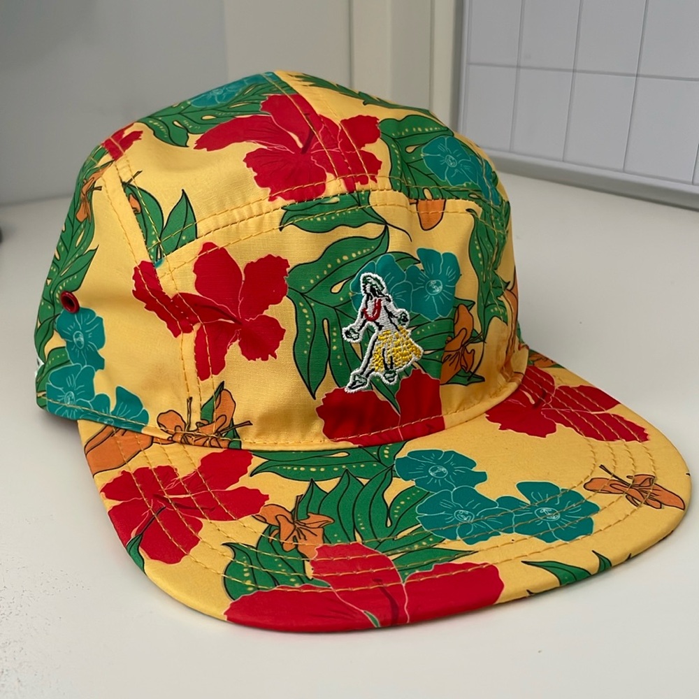 Fitted Hawai’i 5 Panel Strap Back